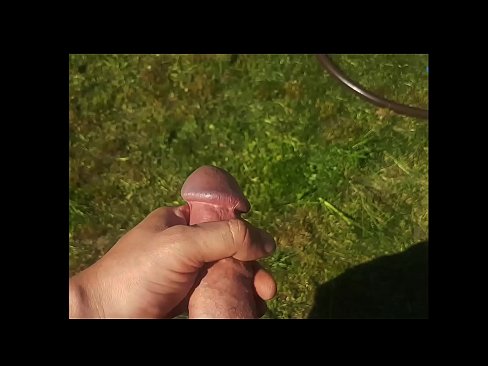 ❤️ Hot hottie får den rosa fitten hennes knullet og kommer med en sprut i en sommerhage Sex hos oss ﹏